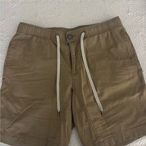 Vuori Shorts